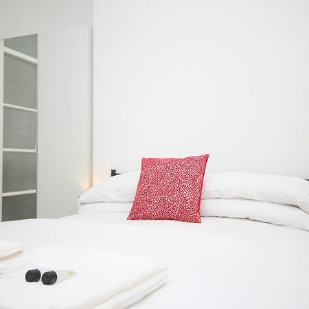 Barton Beachside - Stylish Studio Apartment, Double & Single - Central Beach & Promenade Location - Over 21'S, Family Friendly Only, Id Required ブラックプール エクステリア 写真