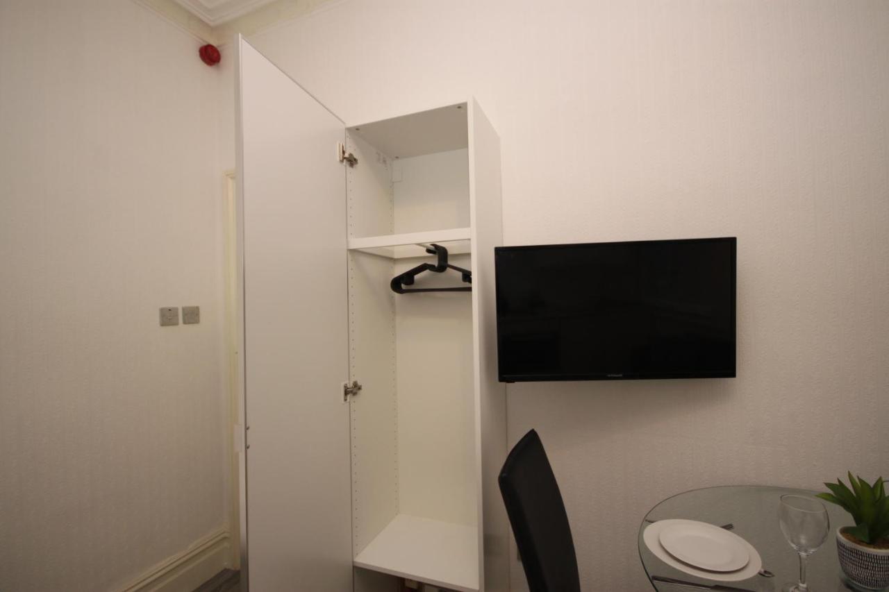 Barton Beachside - Stylish Studio Apartment, Double & Single - Central Beach & Promenade Location - Over 21'S, Family Friendly Only, Id Required ブラックプール エクステリア 写真