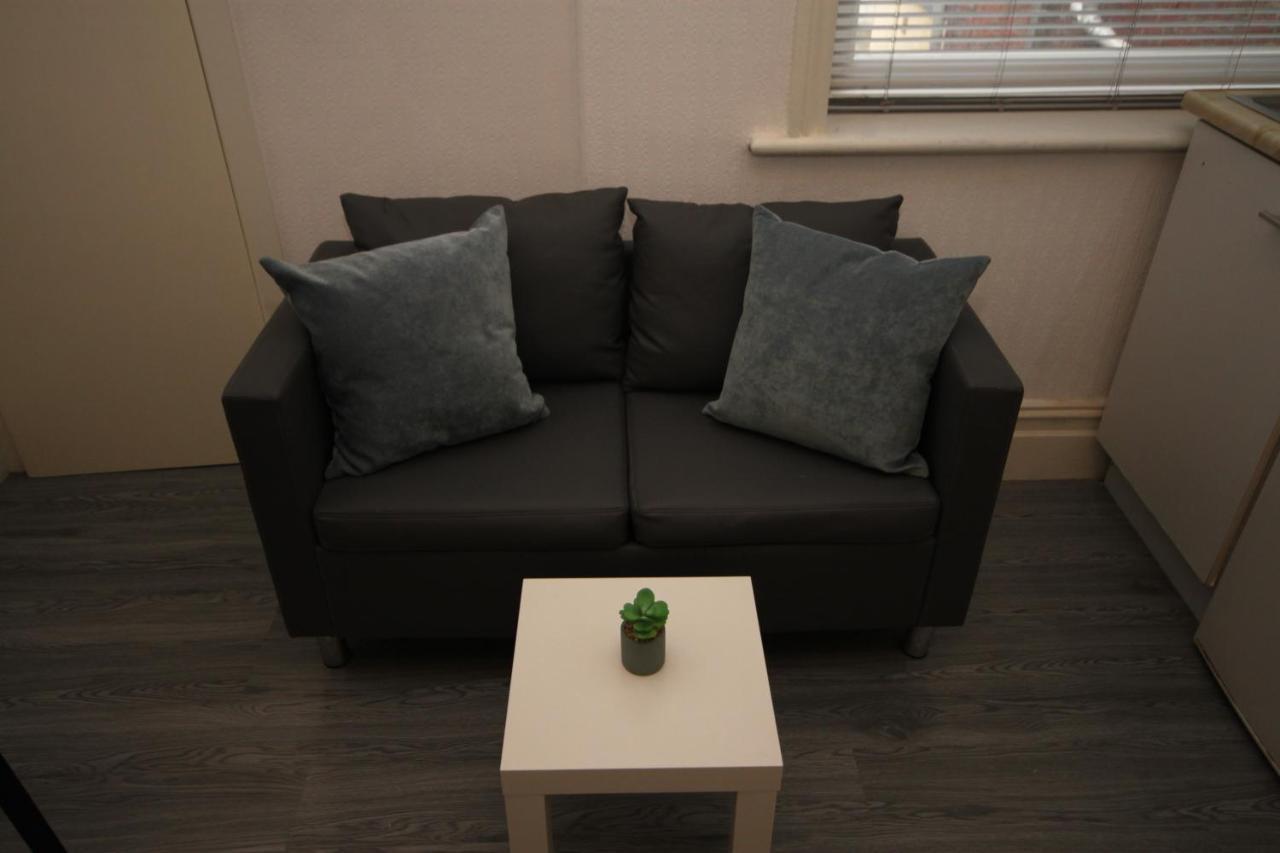 Barton Beachside - Stylish Studio Apartment, Double & Single - Central Beach & Promenade Location - Over 21'S, Family Friendly Only, Id Required ブラックプール エクステリア 写真
