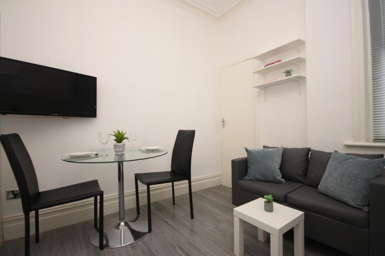 Barton Beachside - Stylish Studio Apartment, Double & Single - Central Beach & Promenade Location - Over 21'S, Family Friendly Only, Id Required ブラックプール エクステリア 写真