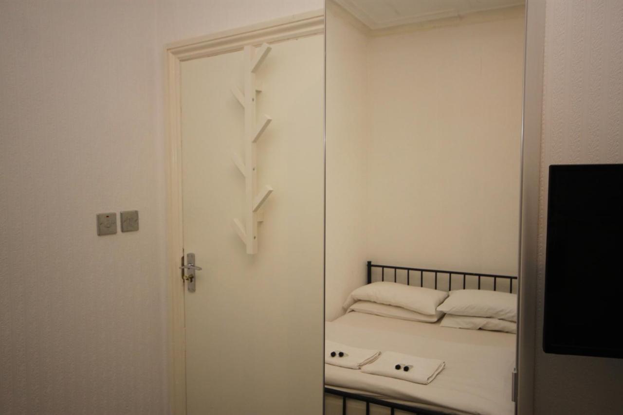 Barton Beachside - Stylish Studio Apartment, Double & Single - Central Beach & Promenade Location - Over 21'S, Family Friendly Only, Id Required ブラックプール エクステリア 写真