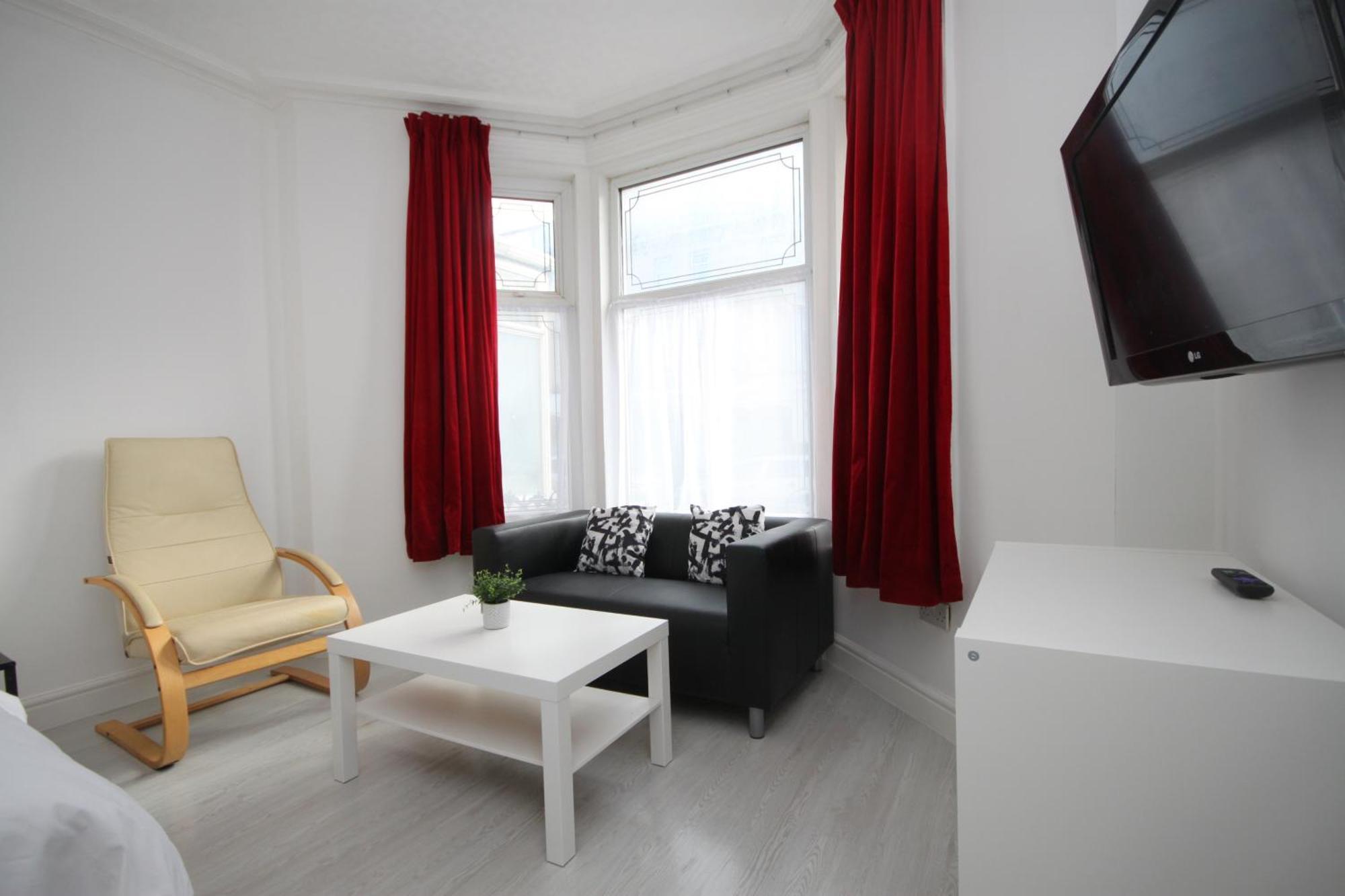 Barton Beachside - Stylish Studio Apartment, Double & Single - Central Beach & Promenade Location - Over 21'S, Family Friendly Only, Id Required ブラックプール エクステリア 写真