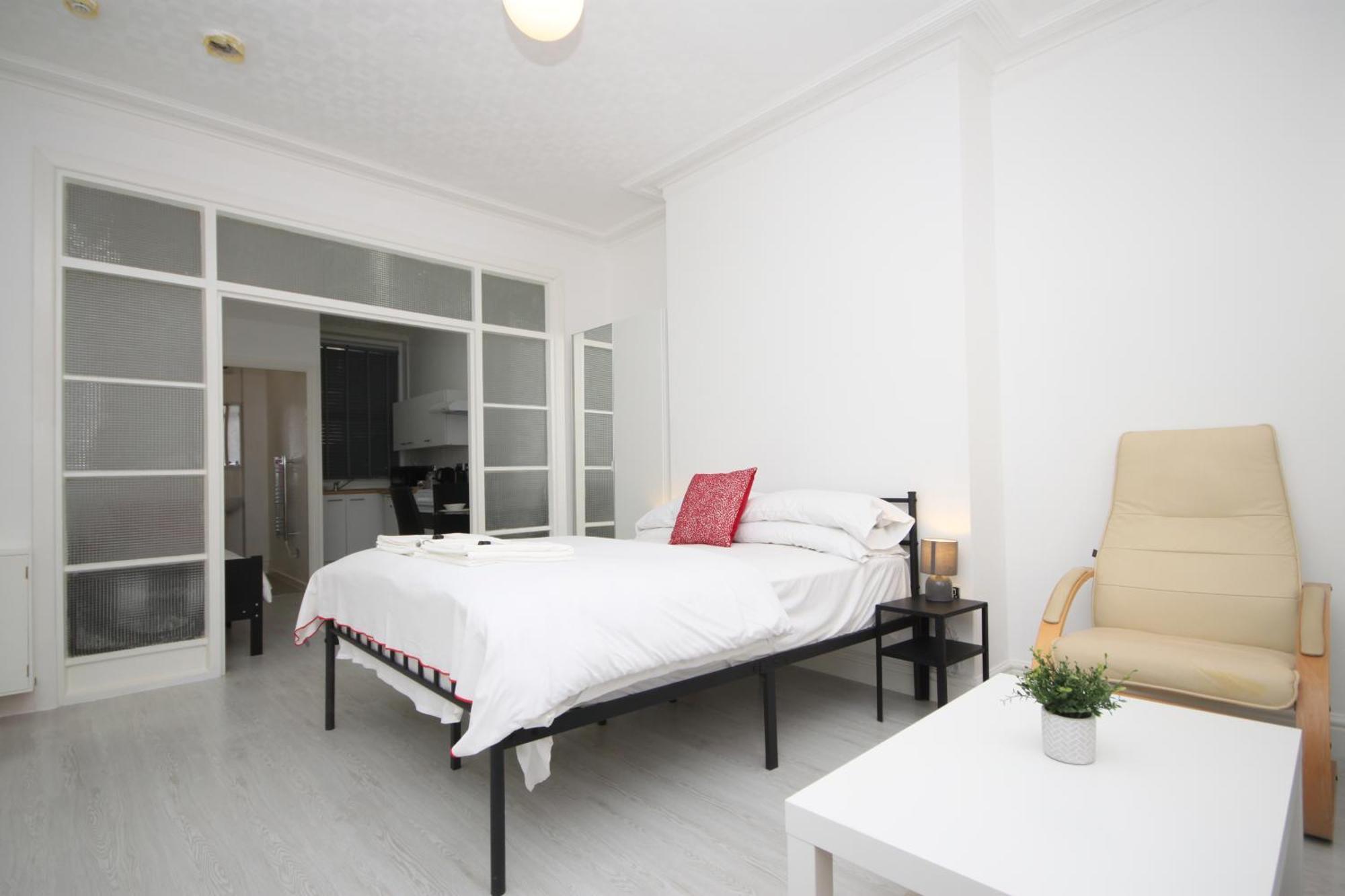 Barton Beachside - Stylish Studio Apartment, Double & Single - Central Beach & Promenade Location - Over 21'S, Family Friendly Only, Id Required ブラックプール 部屋 写真