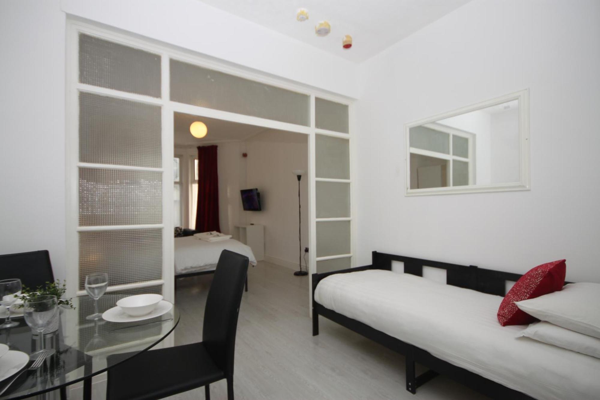 Barton Beachside - Stylish Studio Apartment, Double & Single - Central Beach & Promenade Location - Over 21'S, Family Friendly Only, Id Required ブラックプール 部屋 写真