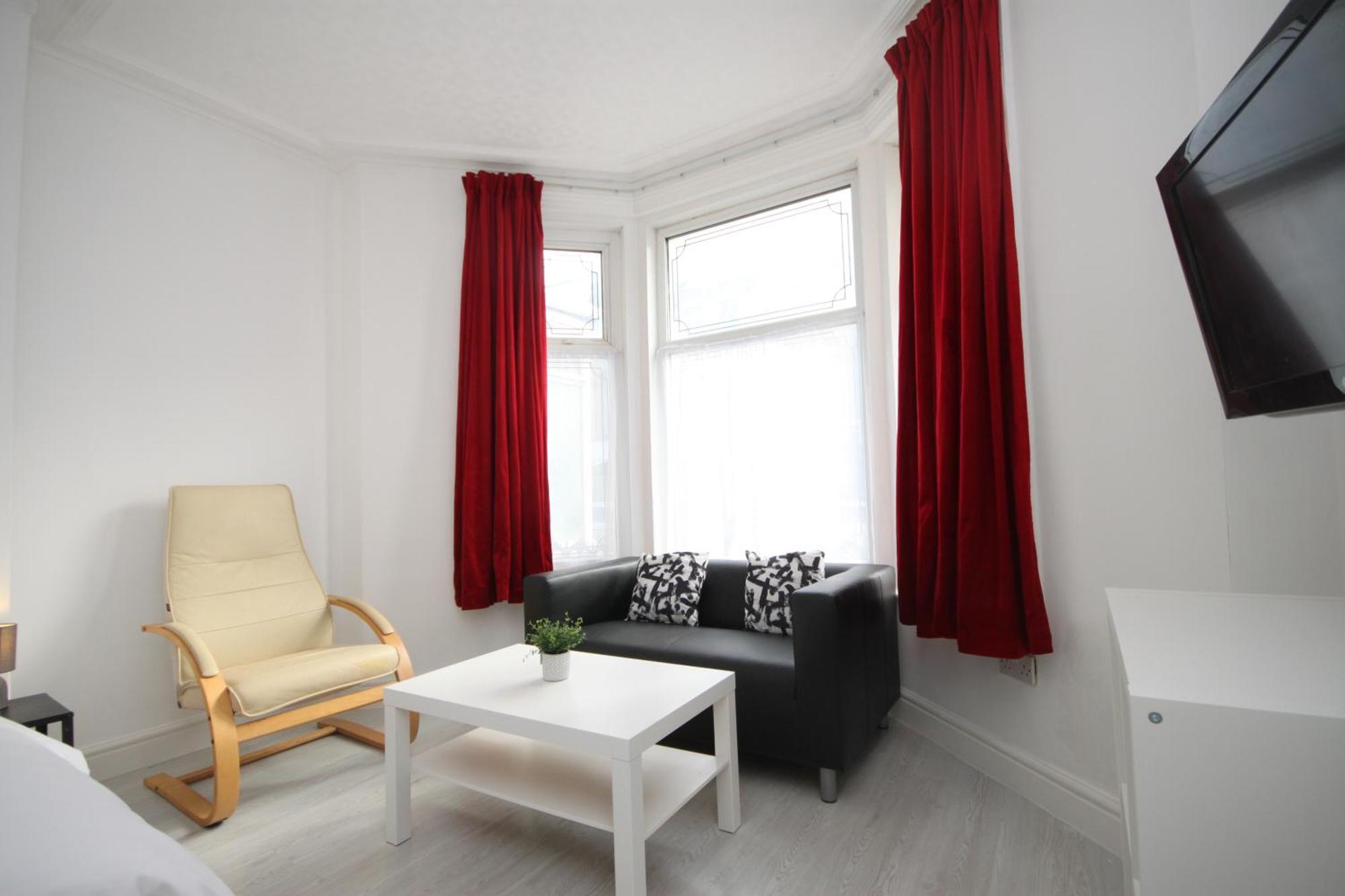 Barton Beachside - Stylish Studio Apartment, Double & Single - Central Beach & Promenade Location - Over 21'S, Family Friendly Only, Id Required ブラックプール 部屋 写真