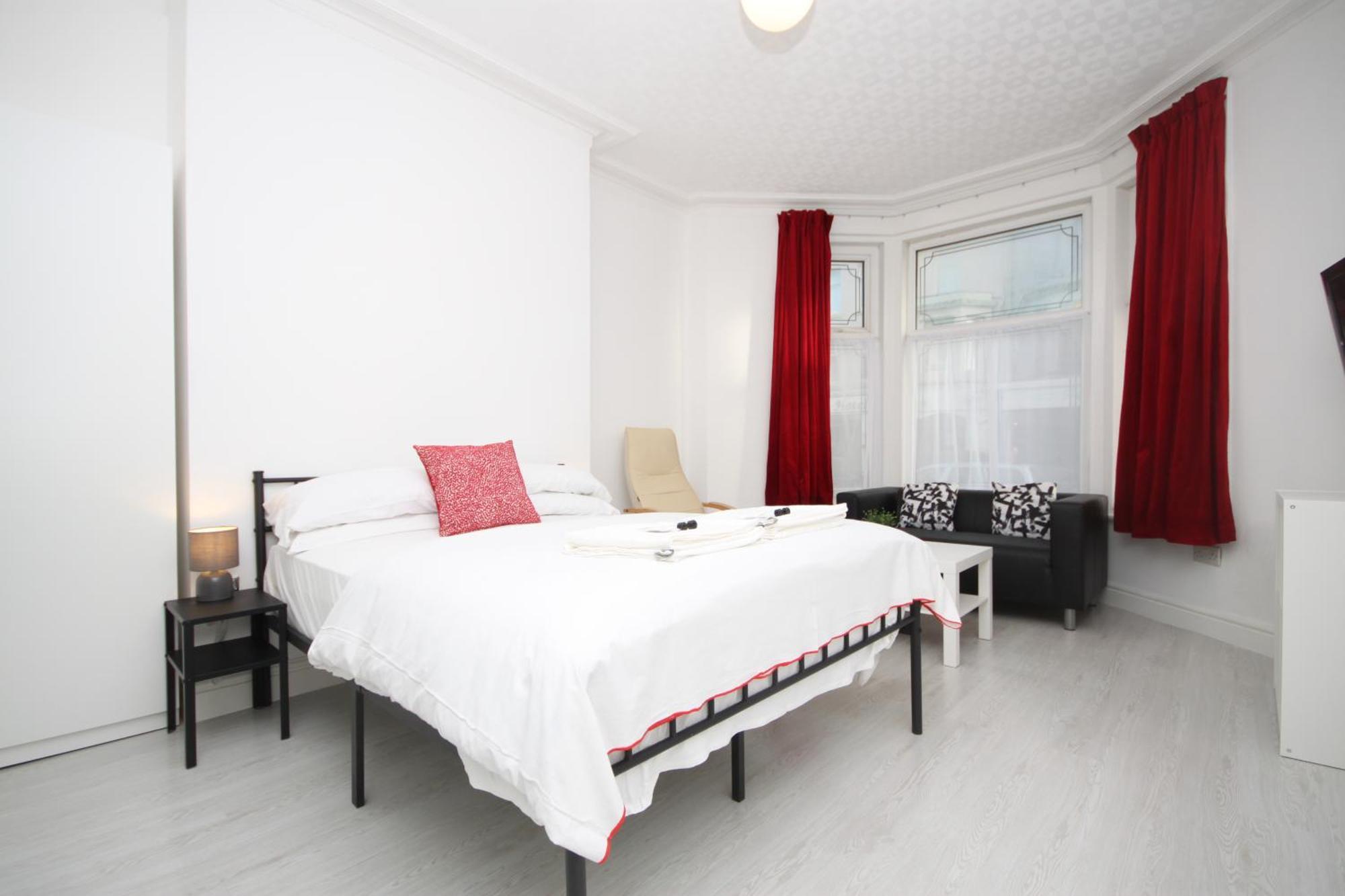 Barton Beachside - Stylish Studio Apartment, Double & Single - Central Beach & Promenade Location - Over 21'S, Family Friendly Only, Id Required ブラックプール 部屋 写真