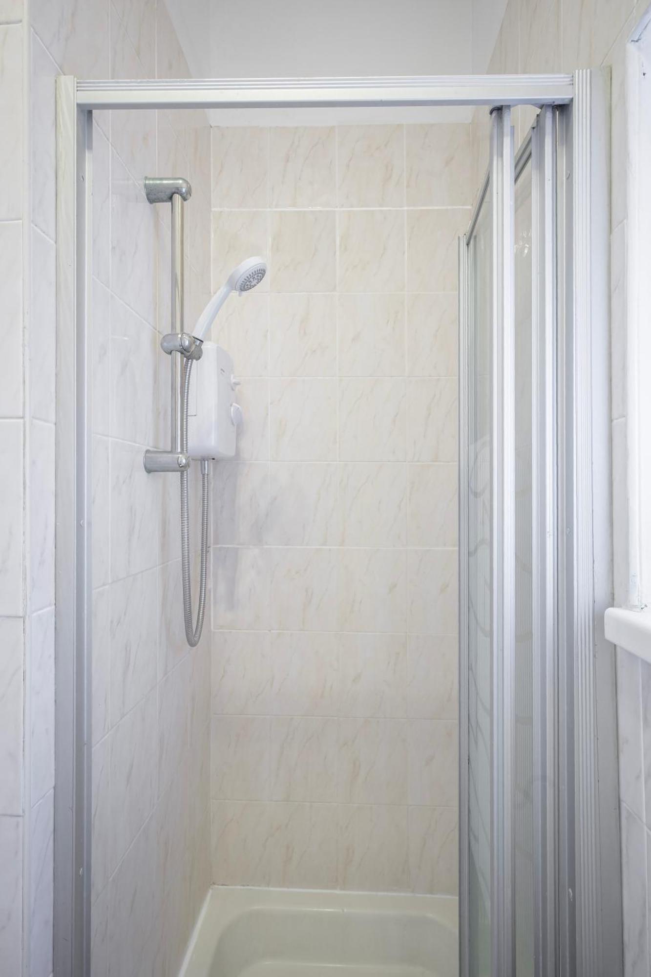 Barton Beachside - Stylish Studio Apartment, Double & Single - Central Beach & Promenade Location - Over 21'S, Family Friendly Only, Id Required ブラックプール エクステリア 写真
