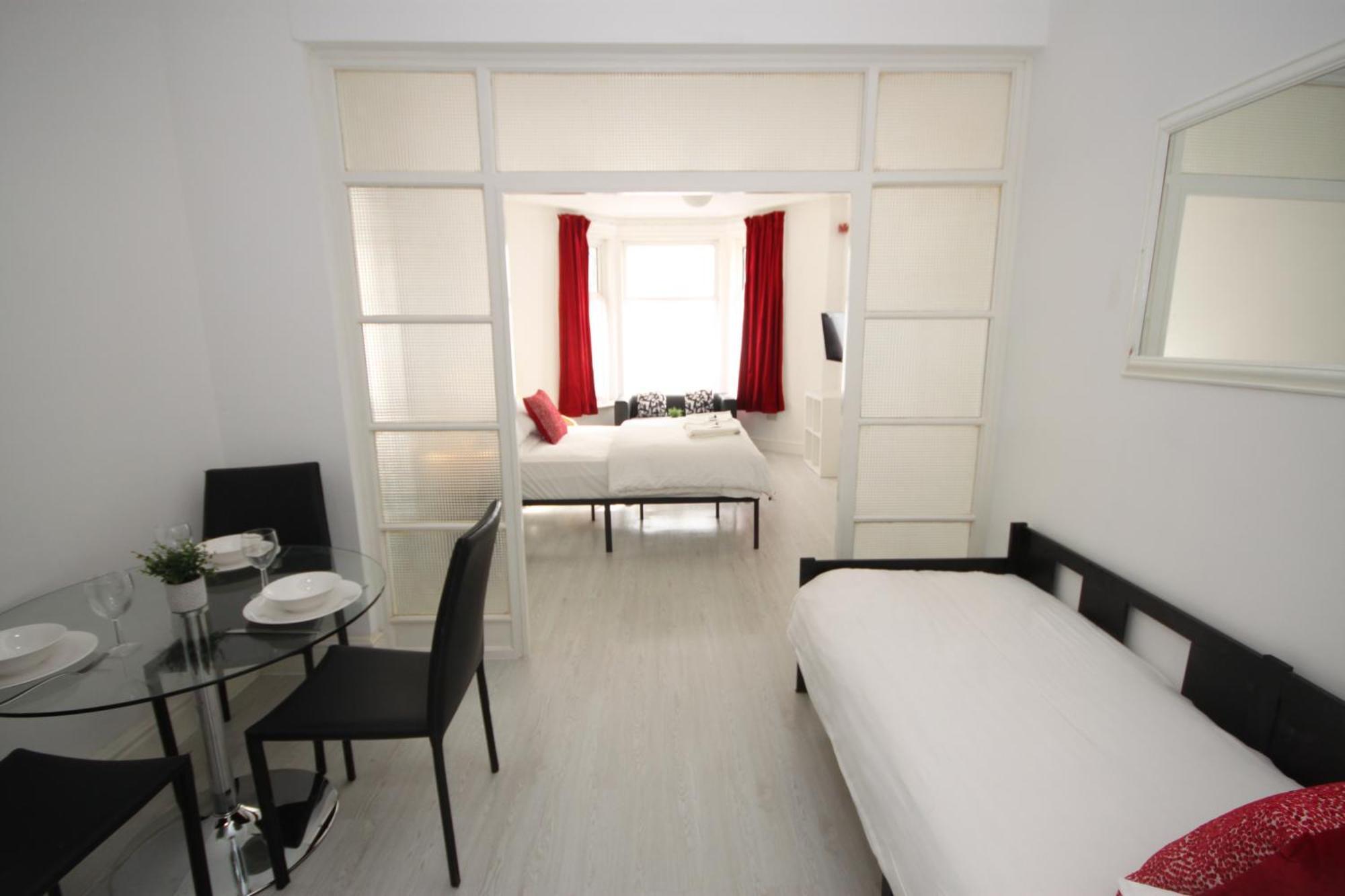 Barton Beachside - Stylish Studio Apartment, Double & Single - Central Beach & Promenade Location - Over 21'S, Family Friendly Only, Id Required ブラックプール エクステリア 写真
