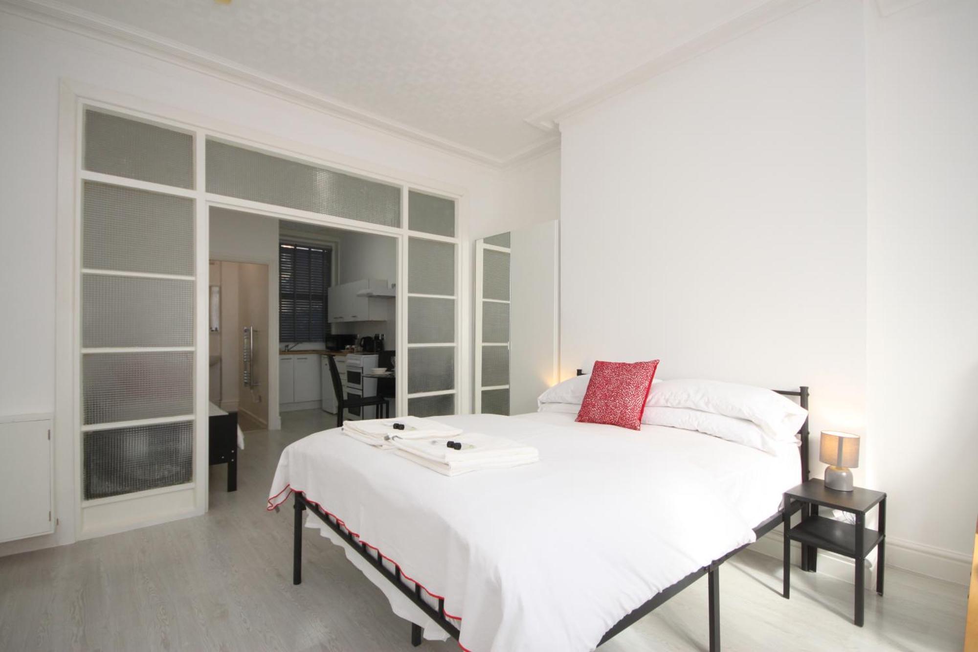 Barton Beachside - Stylish Studio Apartment, Double & Single - Central Beach & Promenade Location - Over 21'S, Family Friendly Only, Id Required ブラックプール エクステリア 写真