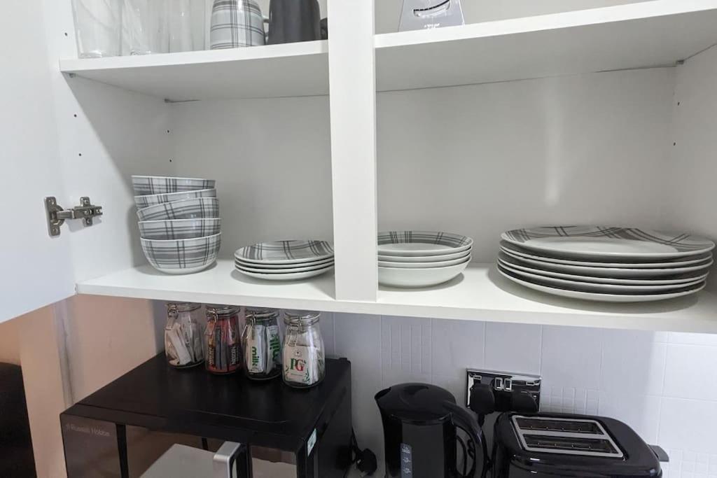 Barton Beachside - Stylish Studio Apartment, Double & Single - Central Beach & Promenade Location - Over 21'S, Family Friendly Only, Id Required ブラックプール エクステリア 写真