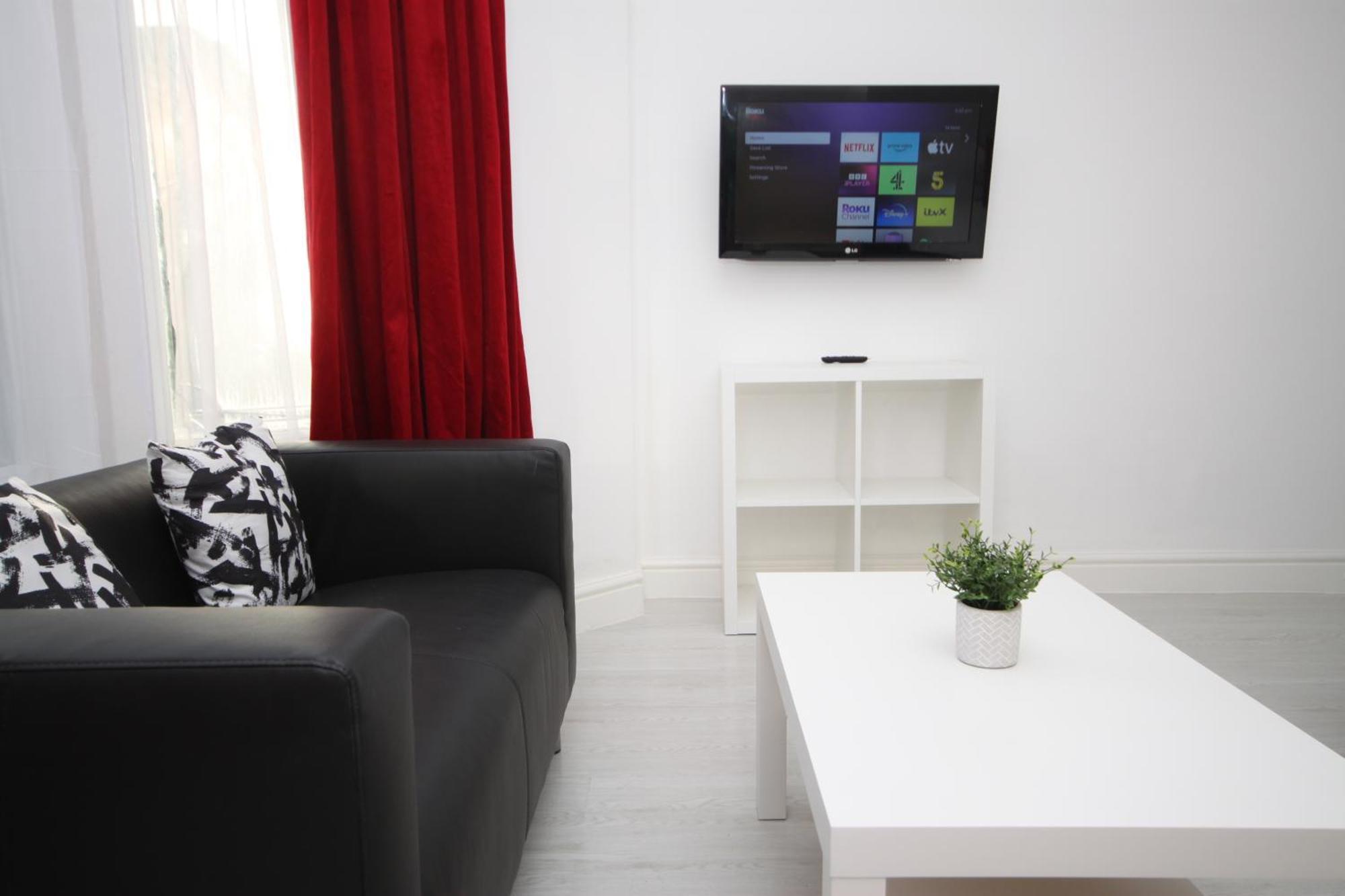 Barton Beachside - Stylish Studio Apartment, Double & Single - Central Beach & Promenade Location - Over 21'S, Family Friendly Only, Id Required ブラックプール 部屋 写真