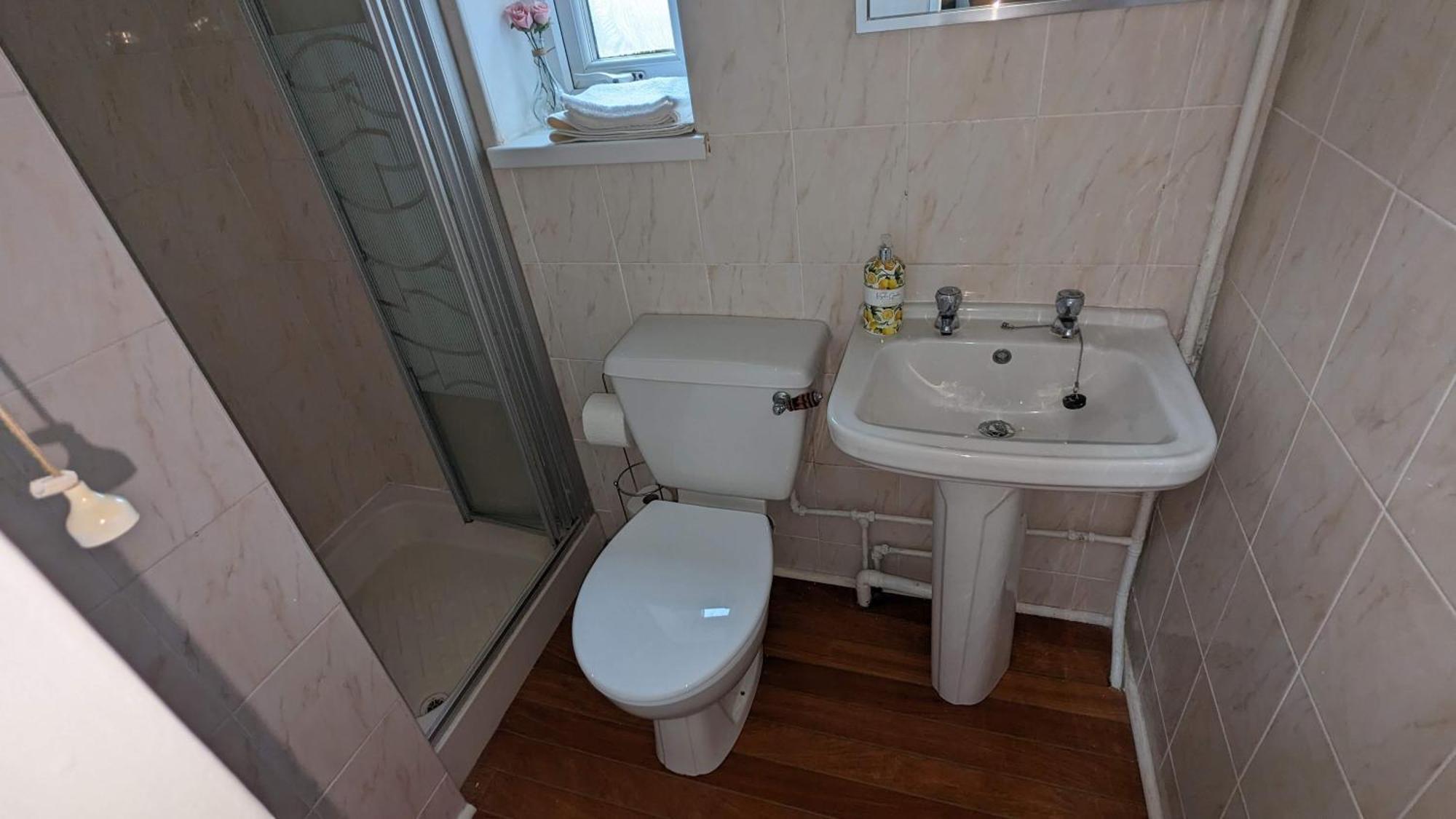Barton Beachside - Stylish Studio Apartment, Double & Single - Central Beach & Promenade Location - Over 21'S, Family Friendly Only, Id Required ブラックプール エクステリア 写真