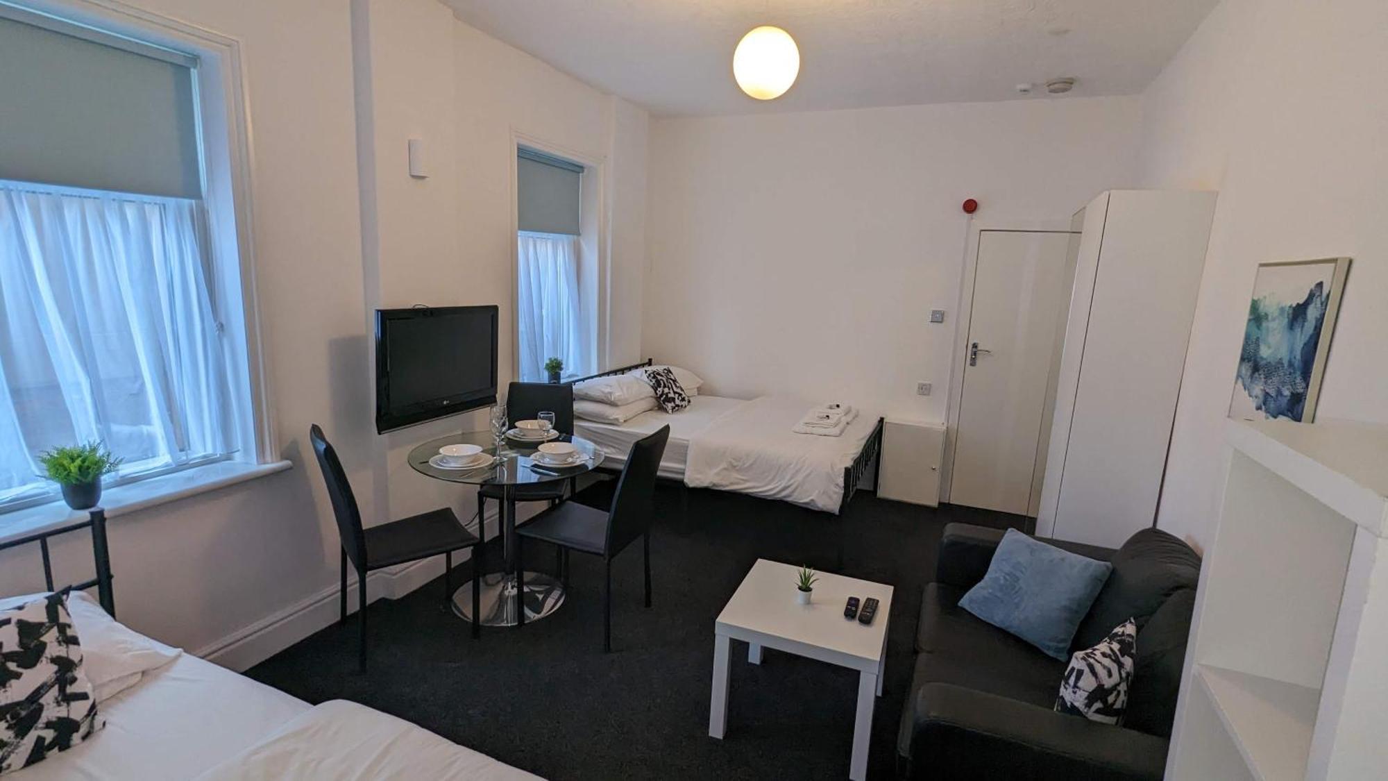 Barton Beachside - Stylish Studio Apartment, Double & Single - Central Beach & Promenade Location - Over 21'S, Family Friendly Only, Id Required ブラックプール エクステリア 写真