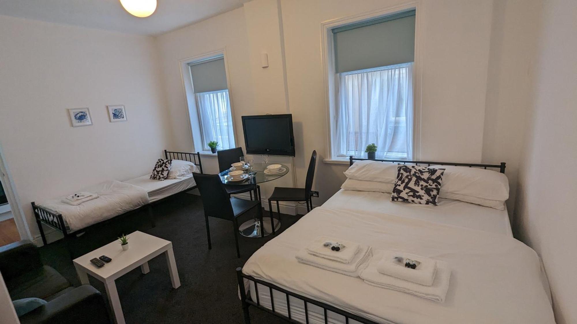 Barton Beachside - Stylish Studio Apartment, Double & Single - Central Beach & Promenade Location - Over 21'S, Family Friendly Only, Id Required ブラックプール エクステリア 写真