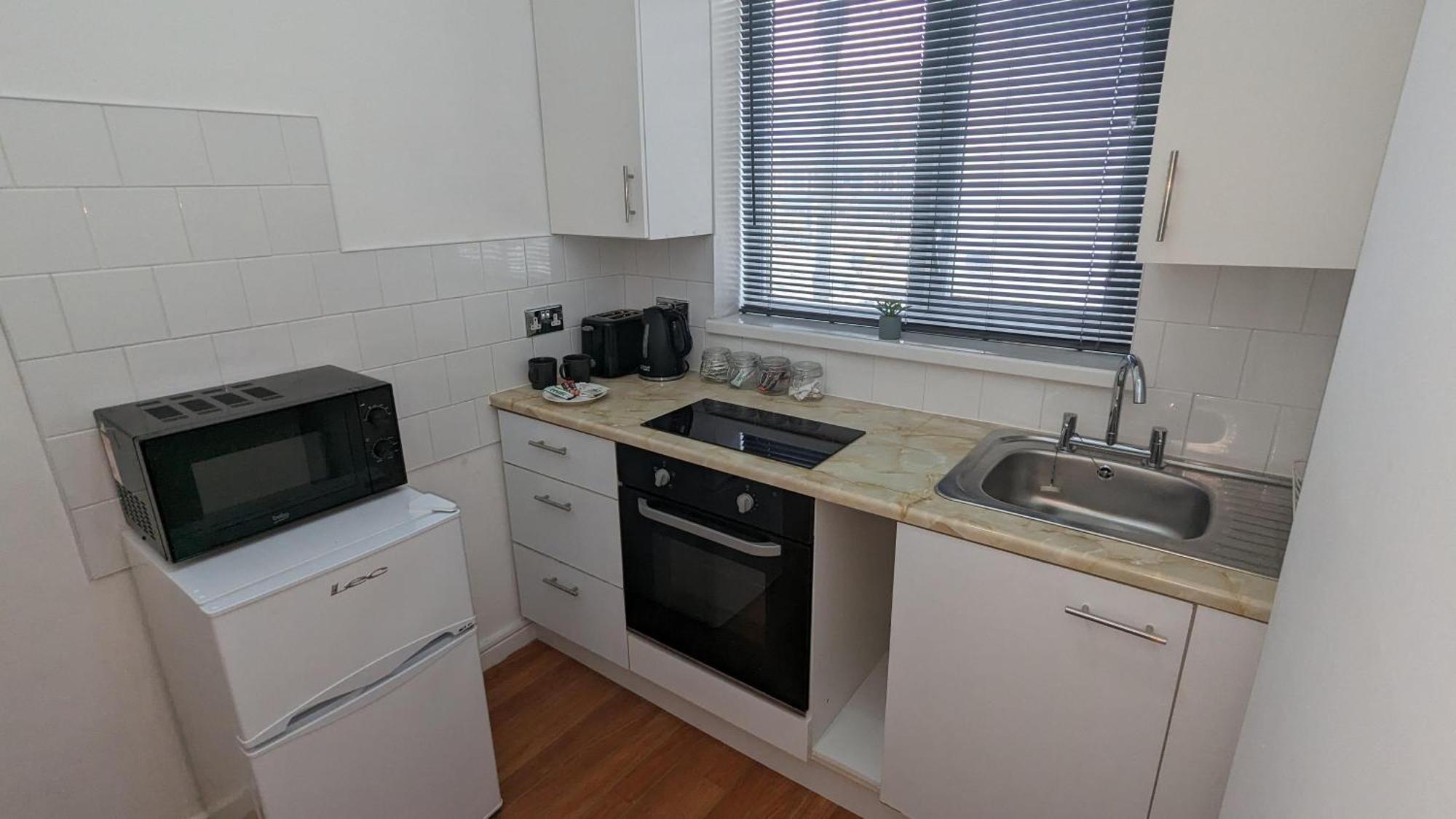 Barton Beachside - Stylish Studio Apartment, Double & Single - Central Beach & Promenade Location - Over 21'S, Family Friendly Only, Id Required ブラックプール エクステリア 写真