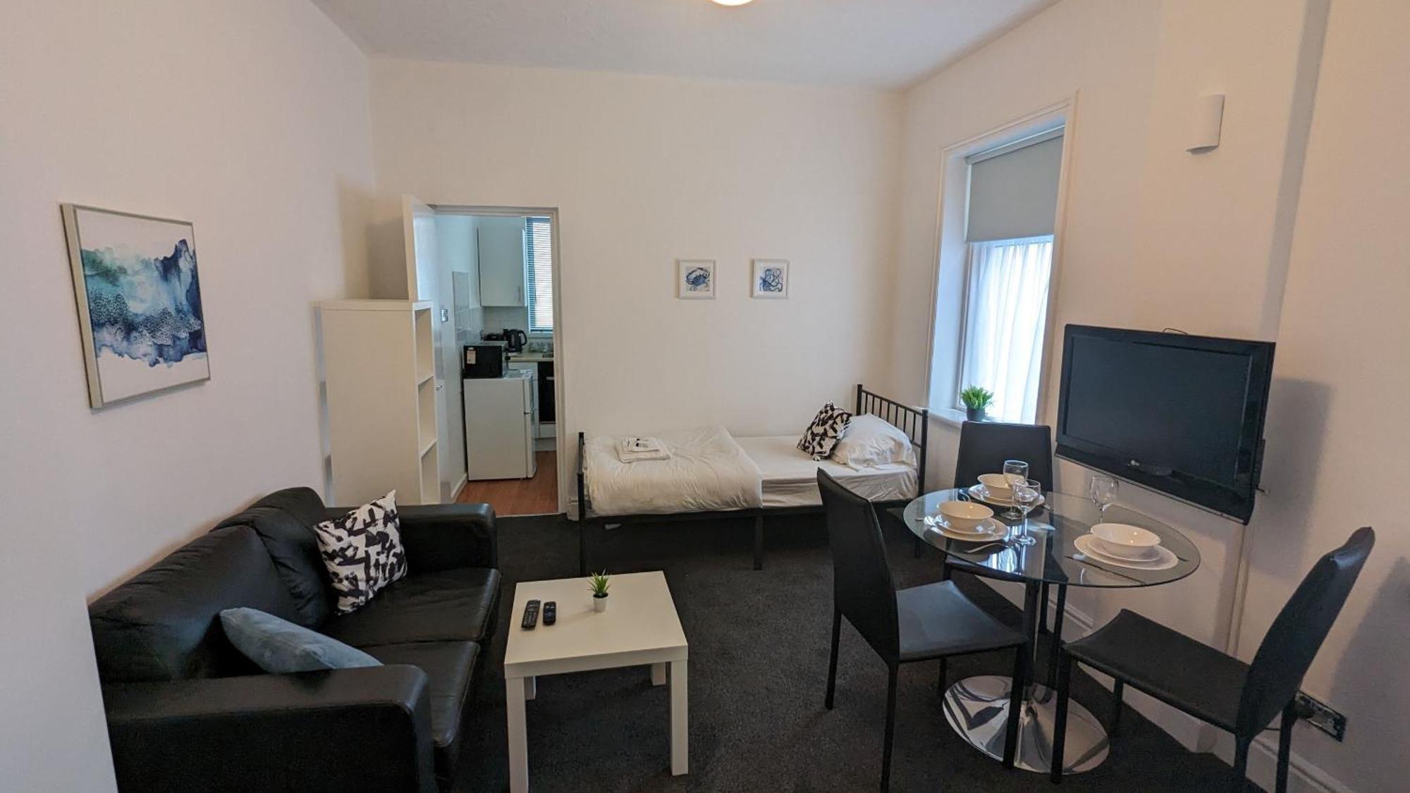 Barton Beachside - Stylish Studio Apartment, Double & Single - Central Beach & Promenade Location - Over 21'S, Family Friendly Only, Id Required ブラックプール エクステリア 写真